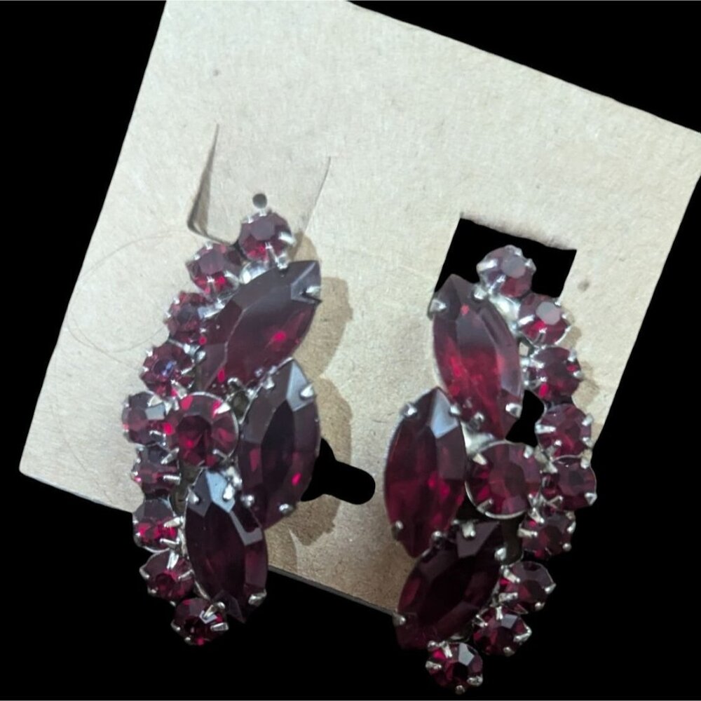 Vintage Red rhinstone‎ clip on earrings  Estate statement dangle drop